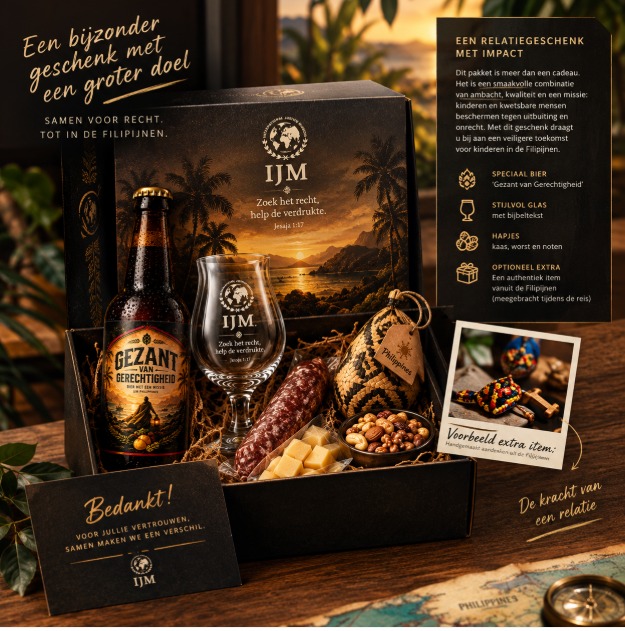 Luxe geschenkdoos Gezant van Gerechtigheid met bier, IJM-glas, kaas, noten en droge worst